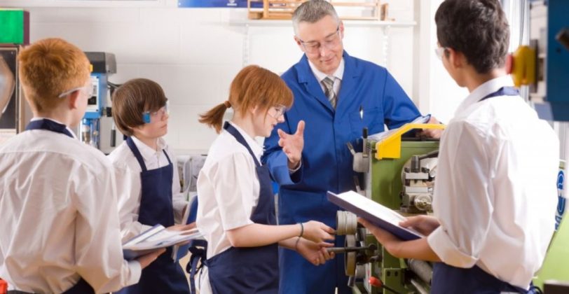 Apa Itu Magang? 10 Tips Agar Direkrut Kerja Setelah Magang